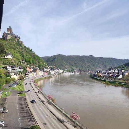 Panorama Oase Ferienwohnung Mit Blick Auf Mosel Und Reichsburg Cochem Ngoại thất bức ảnh
